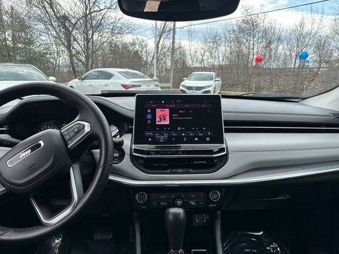 Used 2022 Jeep Compass Limited image 23