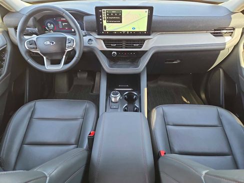 Used 2025 Ford Explorer Active w/ Active Comfort Package image 16