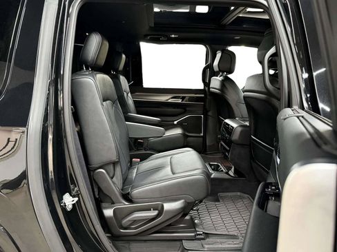 Used 2024 Jeep Wagoneer L Series II w/ Convenience Group I image 15