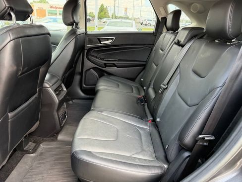 Used 2018 Ford Edge Titanium w/ Technology Package FWD image 10