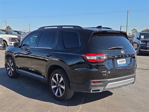 Used 2025 Honda Pilot Elite image 3