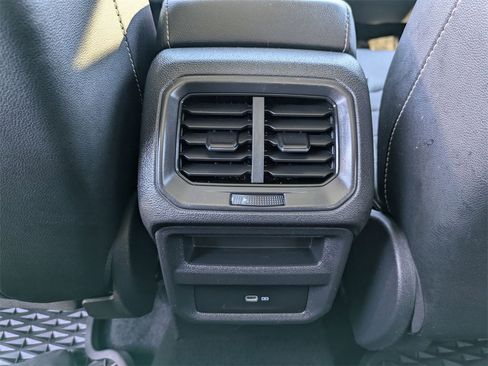 Used 2022 Volkswagen Taos SEL w/ Panoramic Sunroof Package image 29