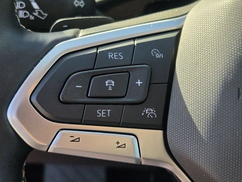 Used 2025 Volkswagen Atlas SE AWD/4WD image 23