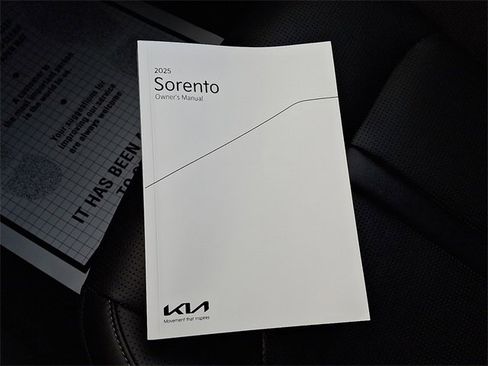 Certified 2025 Kia Sorento S image 25