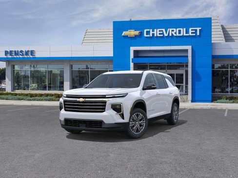New 2027 Chevrolet Traverse LT w/ LPO, Floor Liner Package FWD image 8