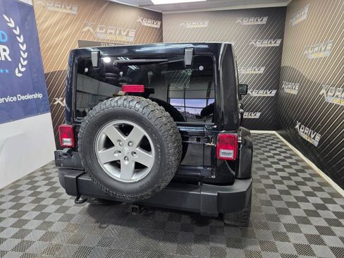 Used 2012 Jeep Wrangler Unlimited Rubicon w/ Dual Top Group AWD/4WD image 14
