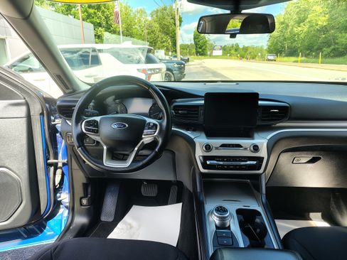 Used 2021 Ford Explorer XLT AWD/4WD image 27