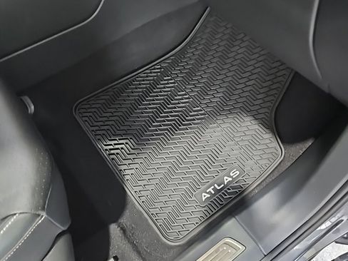 Used 2023 Volkswagen Atlas SE image 14