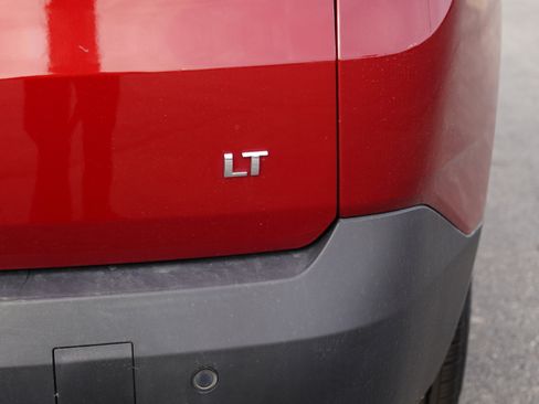 Used 2020 Chevrolet Traverse LT w/ LT Premium Package image 9