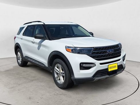 Used 2023 Ford Explorer XLT w/ Equipment Group 202A AWD/4WD image 7