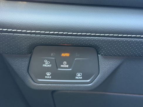 New 2026 Volkswagen Atlas SE image 24