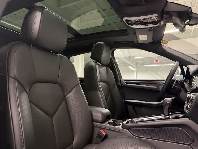 Certified 2026 Porsche Macan AWD/4WD image 24