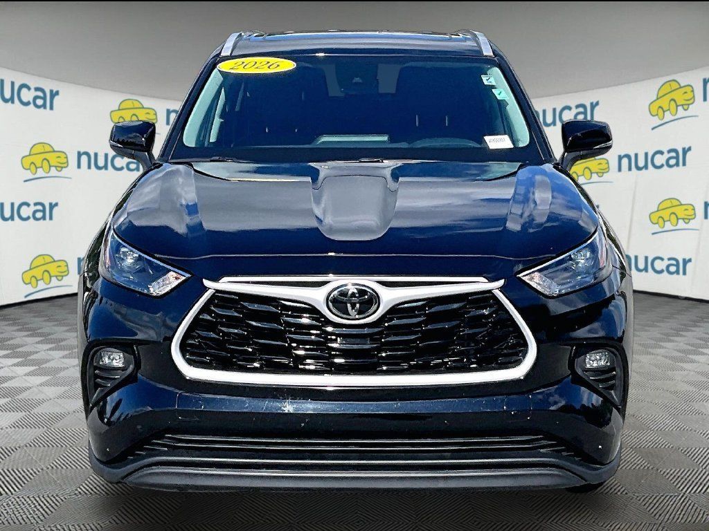 Used 2026 Toyota Highlander XLE AWD/4WD image 2