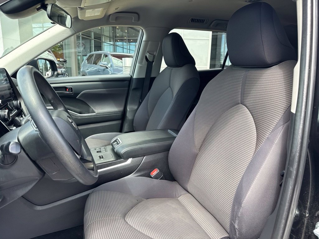 Used 2023 Toyota Highlander L FWD image 13