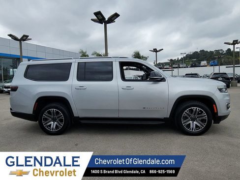 Used 2024 Jeep Wagoneer L Series II image 11