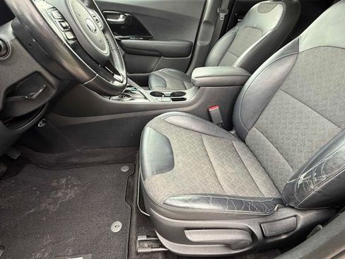 Used 2017 Kia Niro EX FWD image 16