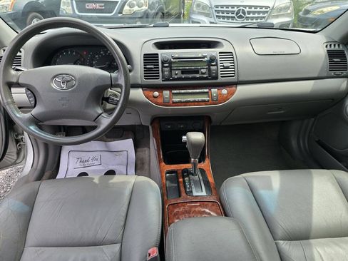 Used 2004 Toyota Camry XLE FWD image 19