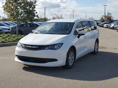 Used 2023 Chrysler Voyager LX image 8