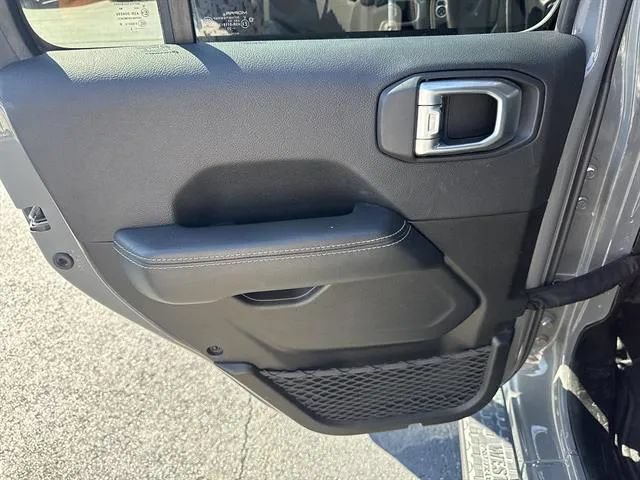 Used 2023 Jeep Wrangler Unlimited Sahara AWD/4WD image 14