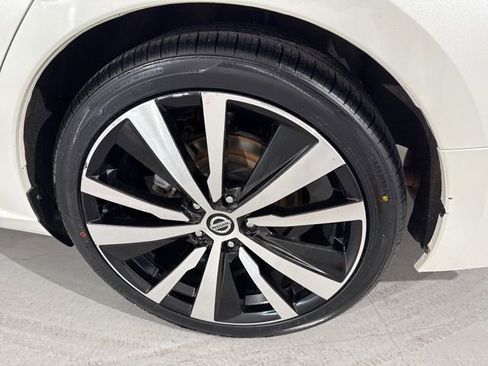 Used 2019 Nissan Altima 2.5 SR w/ SR Premium Package image 9