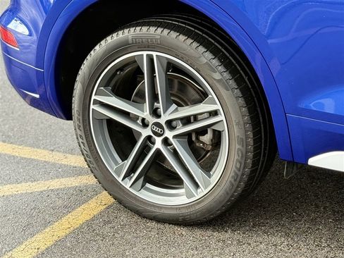 Used 2022 Audi Q5 e Premium w/ Convenience Package image 10