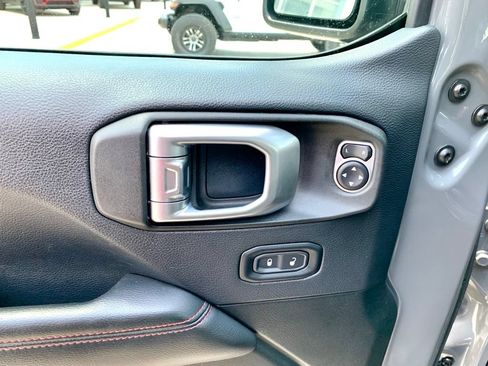 Used 2019 Jeep Wrangler Unlimited Rubicon AWD/4WD image 13
