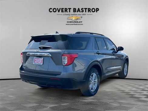 Used 2024 Ford Explorer XLT image 5