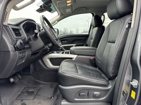 Used 2024 Nissan Titan SV w/ SV Convenience Package image 17