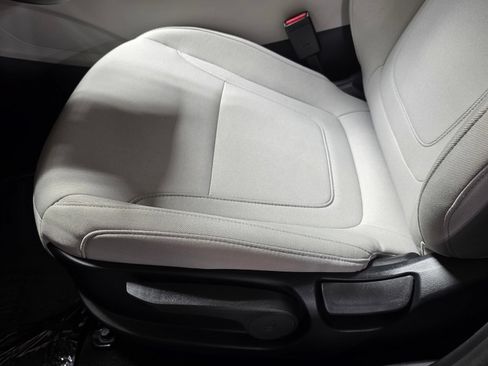 Certified 2025 Hyundai Tucson SE FWD image 23