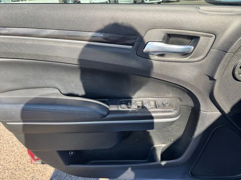 Used 2022 Chrysler 300 Touring image 14