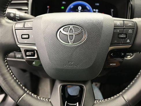 Used 2025 Toyota Camry SE FWD image 15