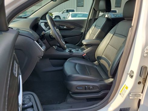 Used 2024 GMC Terrain SLT AWD/4WD image 19