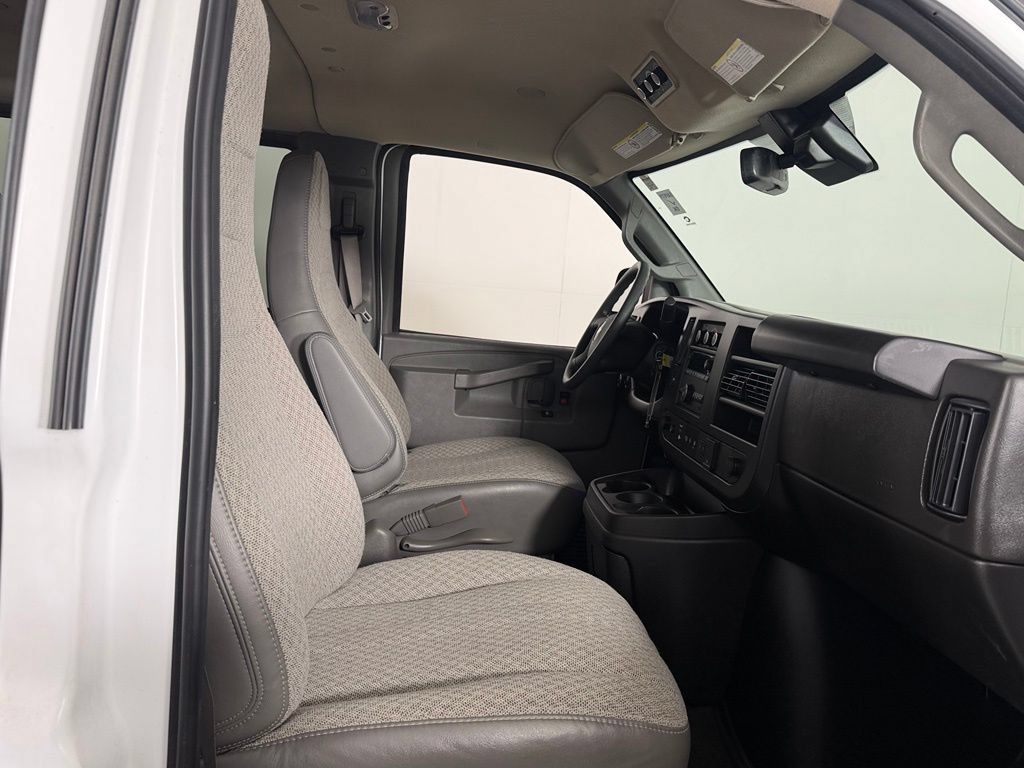 Used 2025 Chevrolet Express 3500 LT w/ LT Preferred Equipment Group RWD image 25