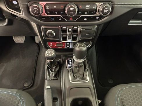 Used 2025 Jeep Wrangler Unlimited Rubicon 4xe w/ Convenience Group image 21