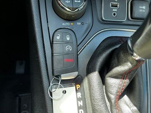 Used 2019 Jeep Cherokee Trailhawk w/ Cold Weather Group AWD/4WD image 38