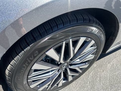 Used 2025 Nissan Altima 2.5 SV FWD image 15