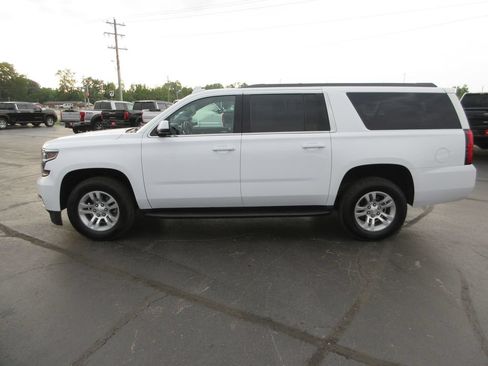 Used 2018 Chevrolet Suburban LT RWD image 10