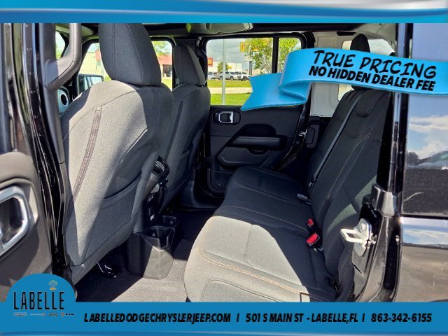 Used 2026 Jeep Wrangler Unlimited Sahara AWD/4WD image 9