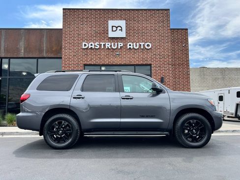 Used 2022 Toyota Sequoia TRD Sport AWD/4WD image 7