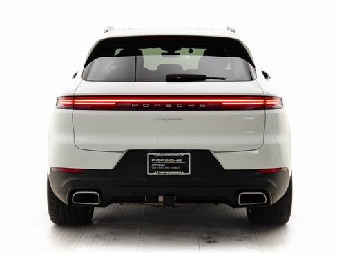 Used 2025 Porsche Cayenne image 35