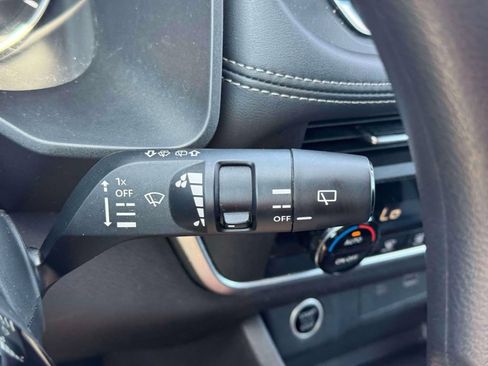 Used 2023 Nissan Rogue SV FWD image 27