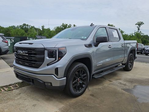Used 2023 GMC Sierra 1500 Elevation w/ LPO, Elevation Black Package AWD/4WD image 4