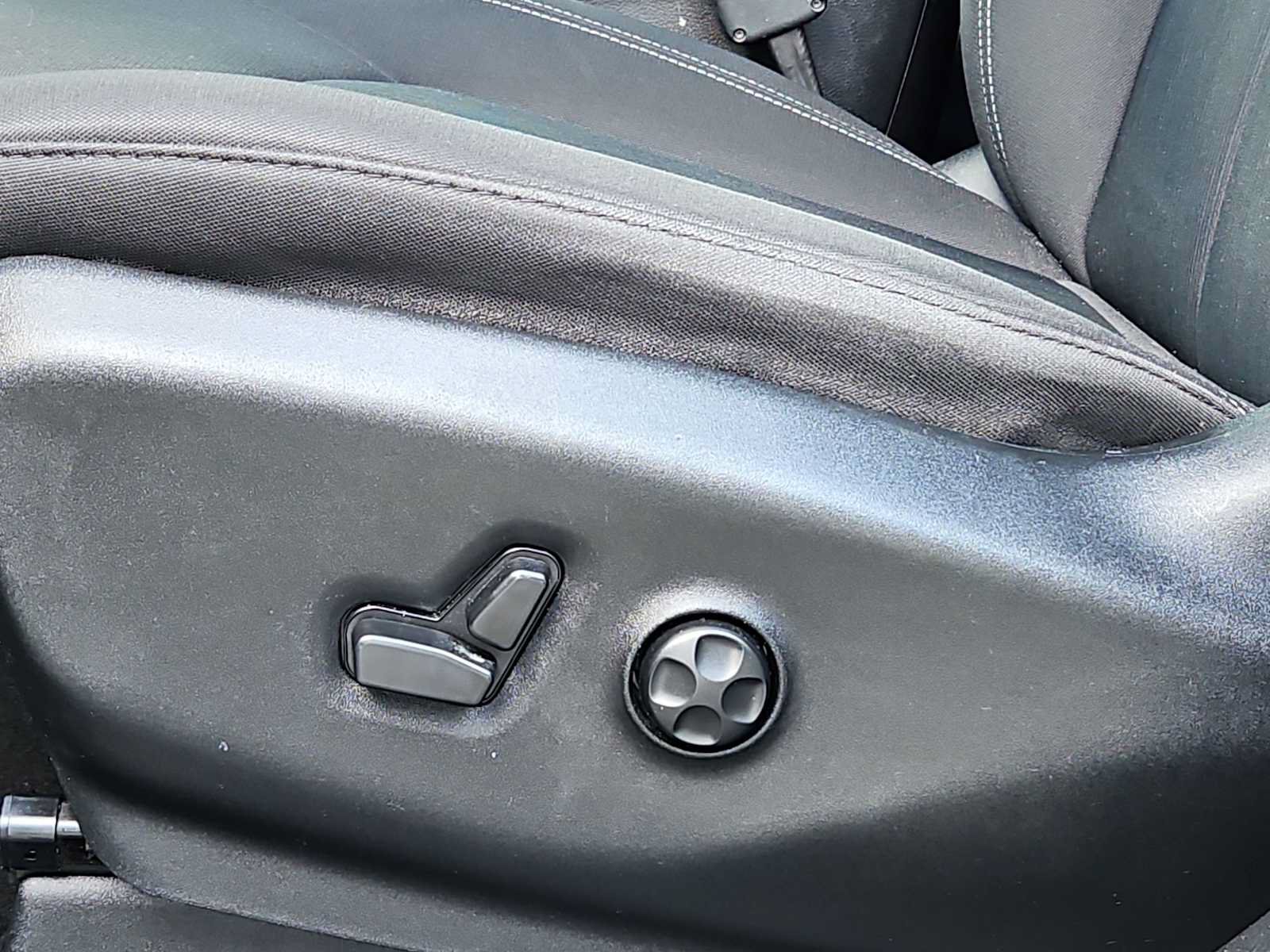 Used 2018 Chrysler Pacifica Touring Plus w/ S Appearance Package FWD image 17