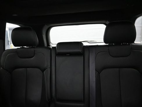 Used 2023 Jeep Grand Cherokee Overland w/ Luxury Tech Group IV RWD image 17