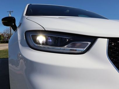 New 2026 Chrysler Pacifica Select