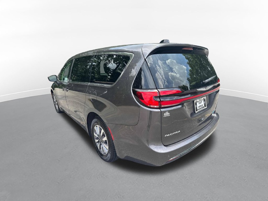 Used 2023 Chrysler Pacifica Touring-L FWD image 8