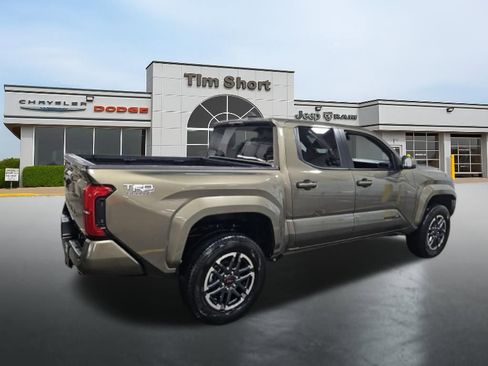 Used 2025 Toyota Tacoma TRD Sport image 4