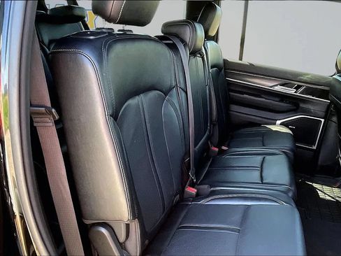 Used 2024 Jeep Wagoneer L Series II w/ Flexible Seating Group AWD/4WD image 29