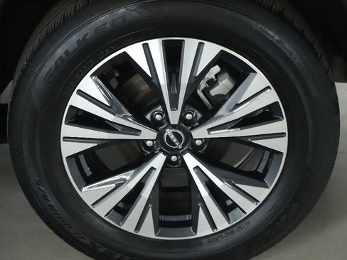 Used 2023 Nissan Rogue SV image 38