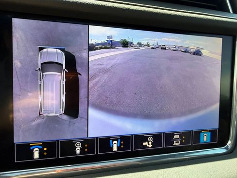 Used 2021 GMC Yukon XL Denali AWD/4WD image 17